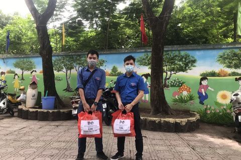 “Trung thu cho em”- Ấm áp Tết Trung thu cho học sinh có hoàn cảnh khó khăn