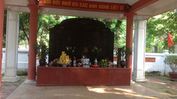 Liên đội trường Tiểu học Thủ Lệ tổ chức viếng tượng đài liệt sỹ 27/7