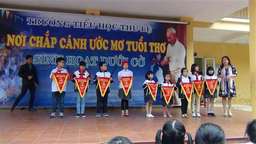 Sinh hoạt dưới cờ 4A