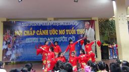 Sinh hoạt dưới cờ lớp 4B năm học 2017 - 2018