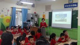 Hoạt động trải nghiệm lớp 1 vô cùng thích thú với chủ đề Thầy cô của em