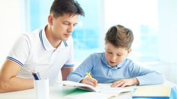 Những hành động sai lầm của cha mẹ khiến con ám ảnh chuyện học tập