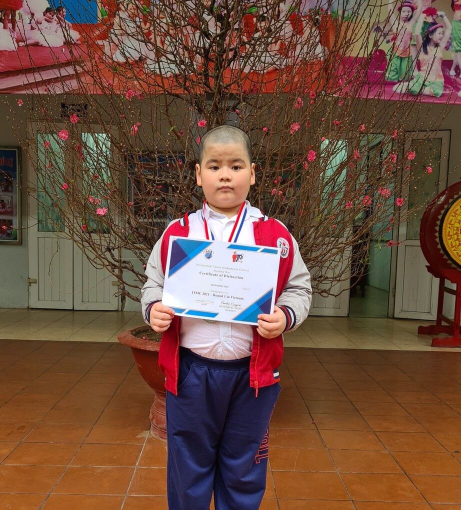 Bạn Ngô Minh Anh - lớp 3B đạt giải Nhất 50m bơi ngửa cấp Quận và đạt Huy chương Bạc vòng 1 thi toán ITMC