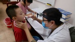 Trường Tiểu học Thủ Lệ kiểm tra sức khỏe cho học sinh năm học 2020-2021