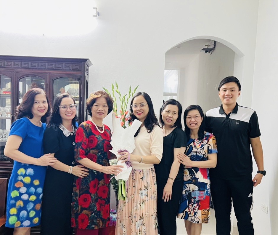 Trân trọng quá khứ - Hướng tới tương lai. Trường Tiểu học Thủ Lệ tri ân các cựu giáo chức qua các thời kì