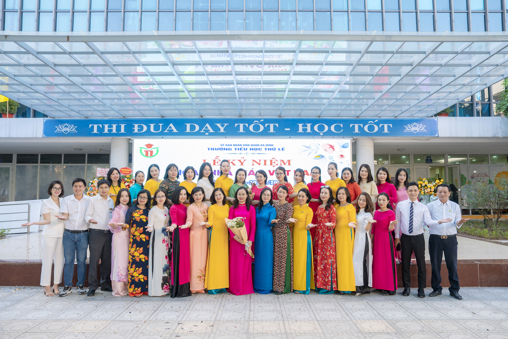 Thầy và trò trường Tiểu học Thủ Lệ hân hoan chào đón 40 năm ngày Nhà giáo Việt Nam 20/11/1982-20/11/2022