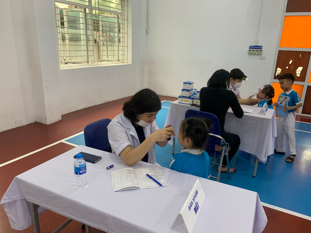 Trường Tiểu học Thủ Lệ tổ chức khám sức khỏe đầu năm cho học sinh toàn trường Năm học 2022-2023