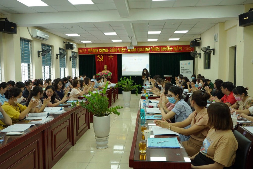 Trường TH Thủ Lệ tham gia buổi tập huấn “Hướng dẫn trẻ em sử dụng mạng Internet an toàn và hiệu quả”