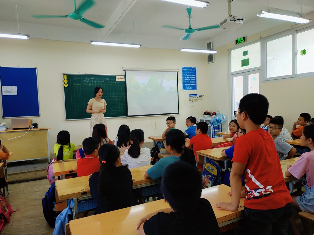 Học sinh khối 4 vui đến trường tham gia CLB hè