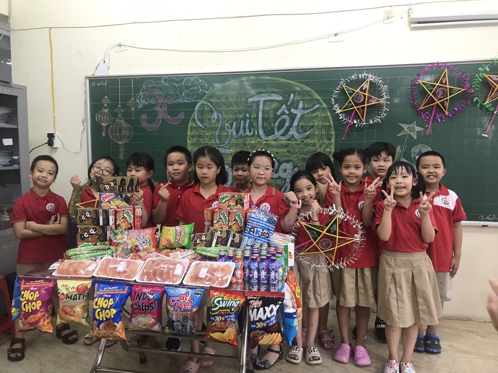 Học sinh khối 3 – Trường Tiểu học Thủ Lệ tưng bừng đón Tết Trung thu