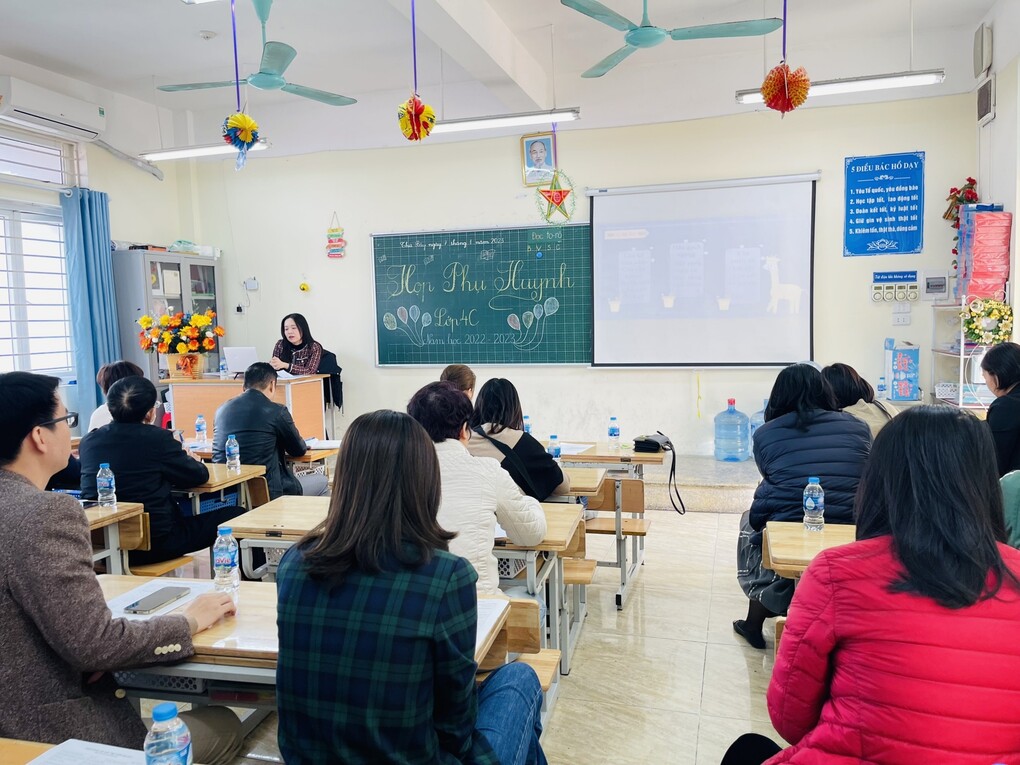 Buổi học PH cuối học kì 1 cùng các bậc cha mẹ học sinh khối 4 trường Tiểu học Thủ Lệ