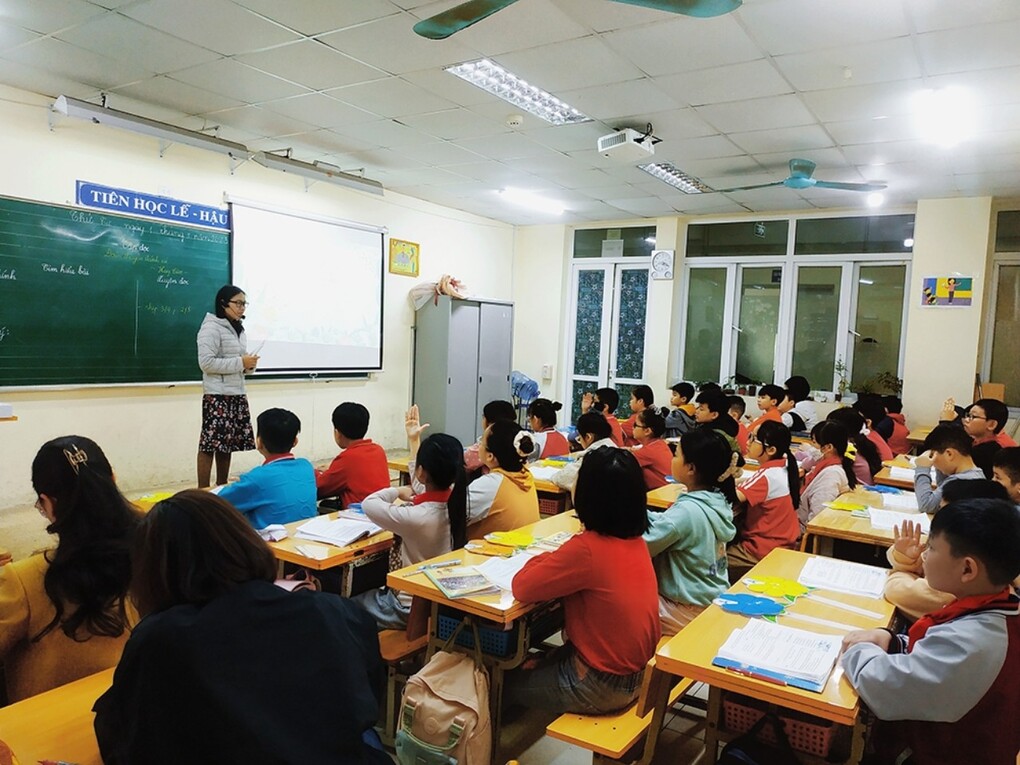 Giáo viên khối 4 hưởng ứng Hội giảng mùa xuân, Hội thi Giáo viên giỏi cấp trường.