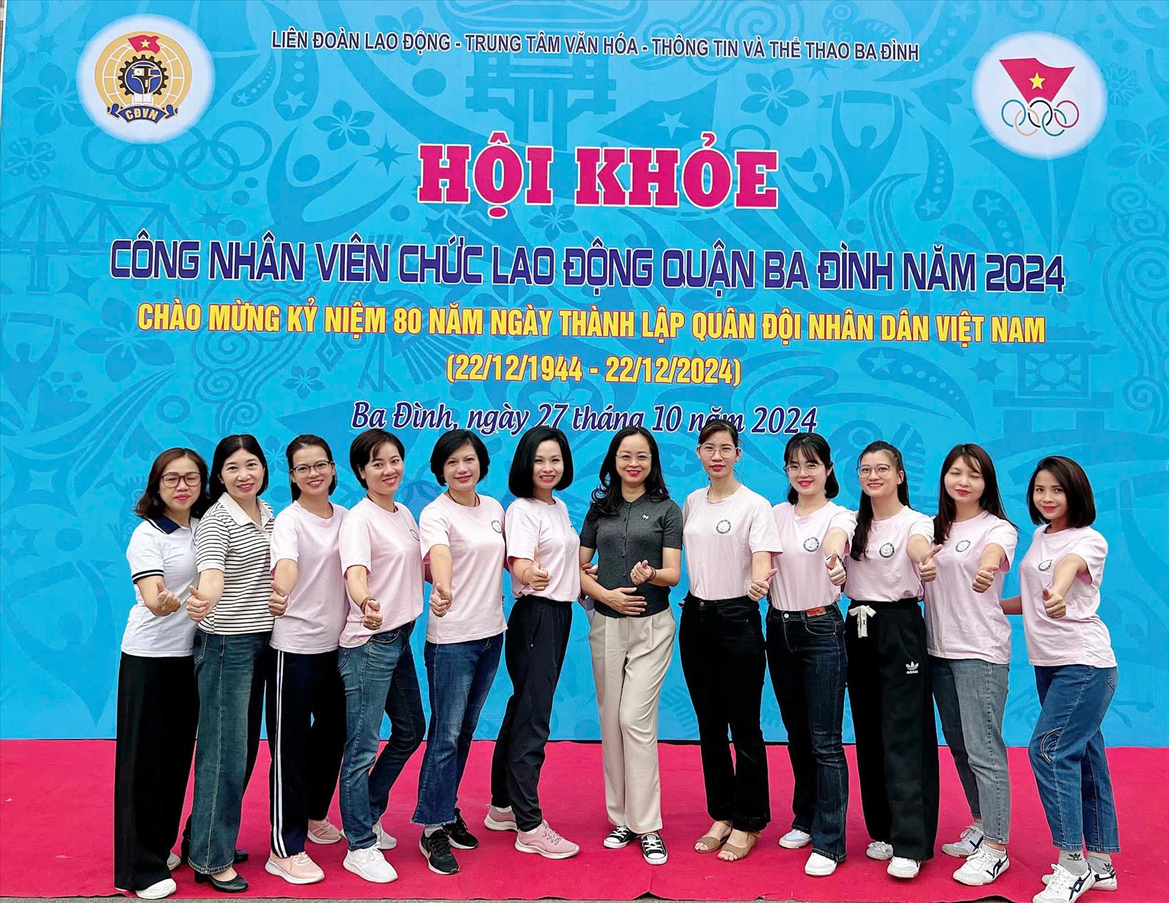 Công đoàn viên Trường Tiểu học Thủ Lệ hưởng ứng cuộc vận động “Toàn dân rèn luyện thân thể theo gương Bác Hồ vĩ đại”