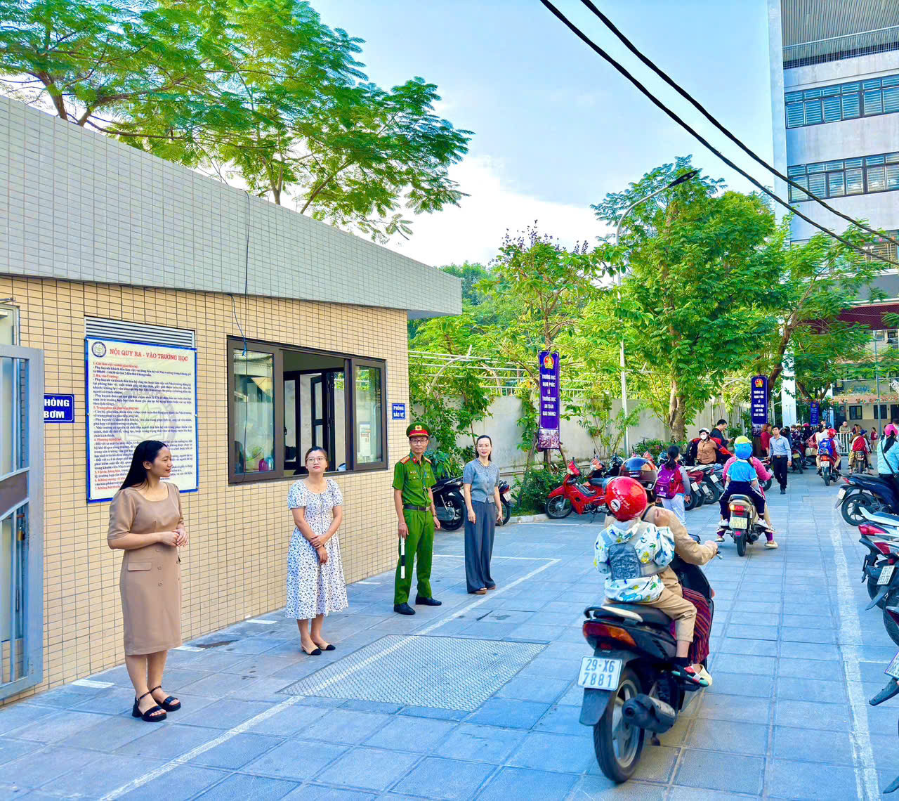 “Cổng trường an toàn giao thông” – Mô hình đạt hiệu quả tại trường Tiểu học Thủ Lệ.