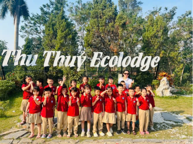 Chuyến tham quan dã ngoại đầy thú vị của các con học sinh lớp 2B trường Tiểu học Thủ Lệ.