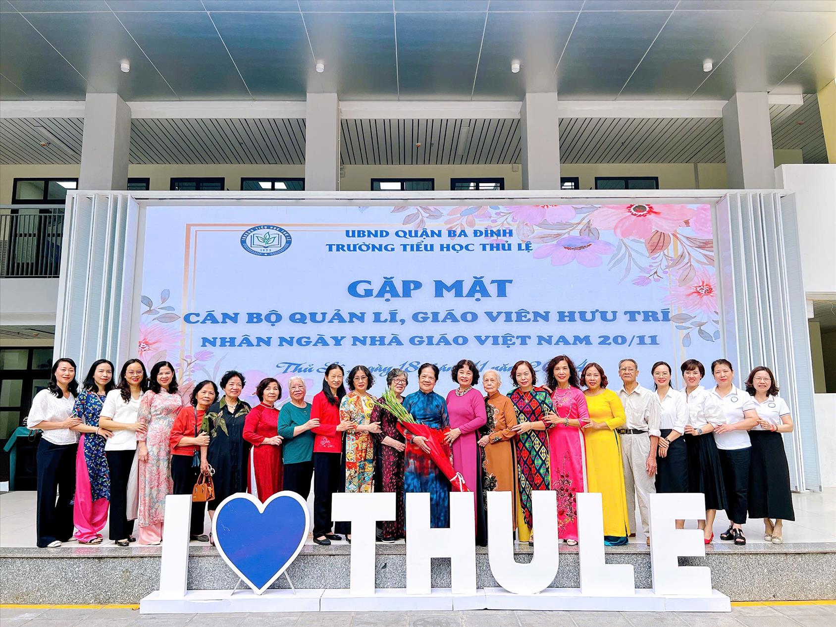 Xúc động và hạnh phúc trong buổi gặp mặt tri ân các thế hệ nhà giáo trường Tiểu học Thủ Lệ nhân ngày Nhà giáo Việt Nam 20/11