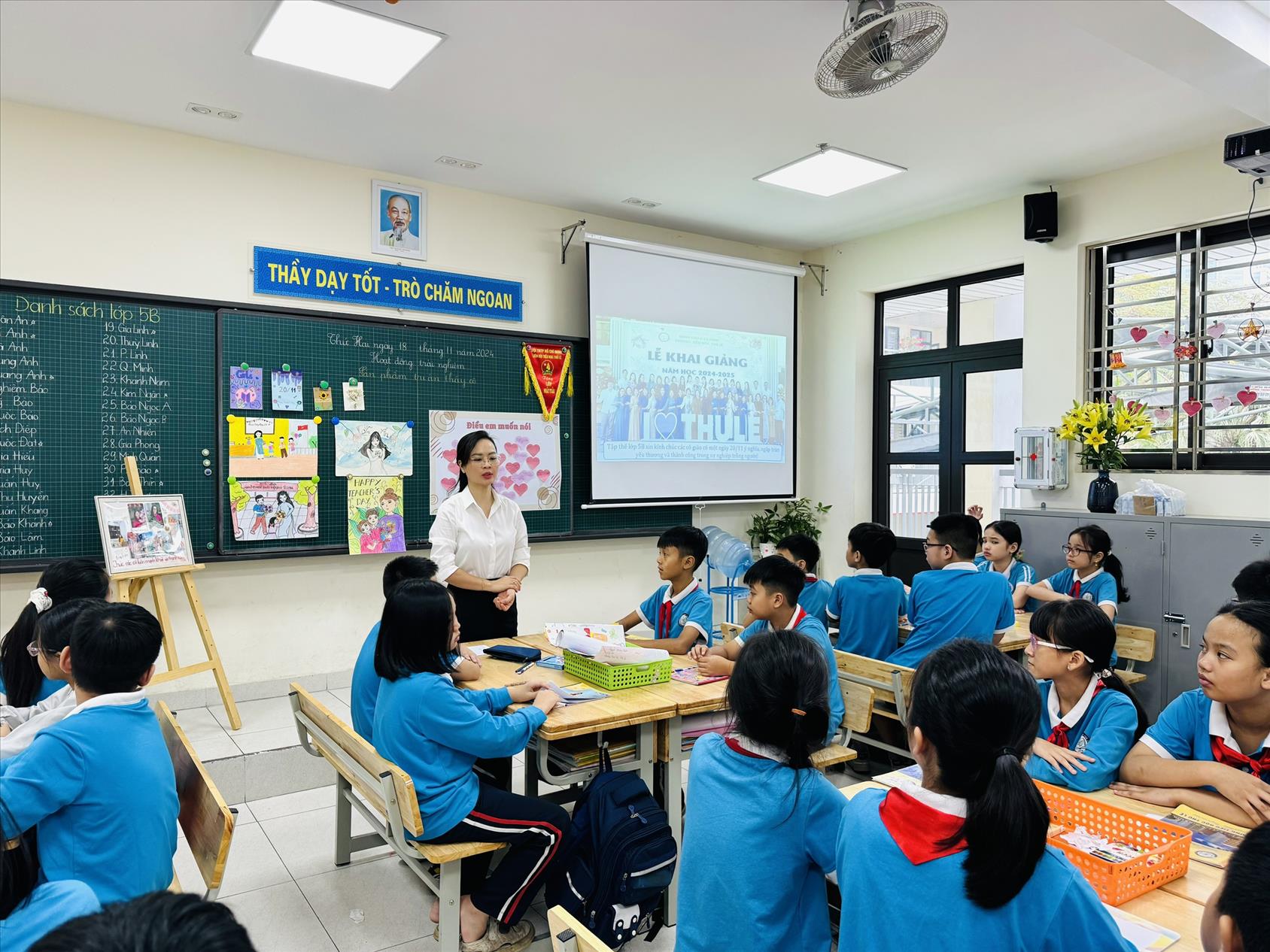 Học sinh lớp 5B vui học Hoạt động trải nghiệm làm sản phẩm tri ân thầy cô nhân ngày 20/11