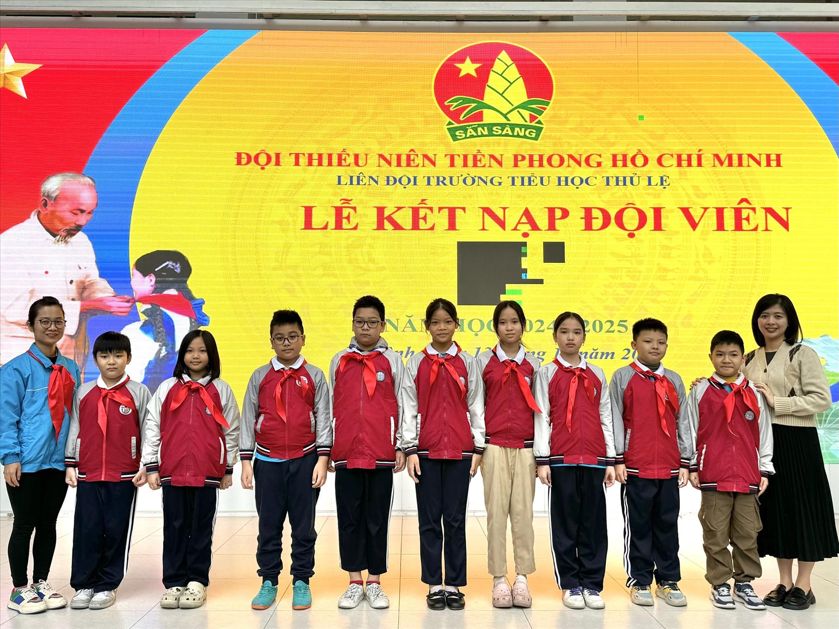 Lớp 5B hân hoan chào đón Đội viên mới