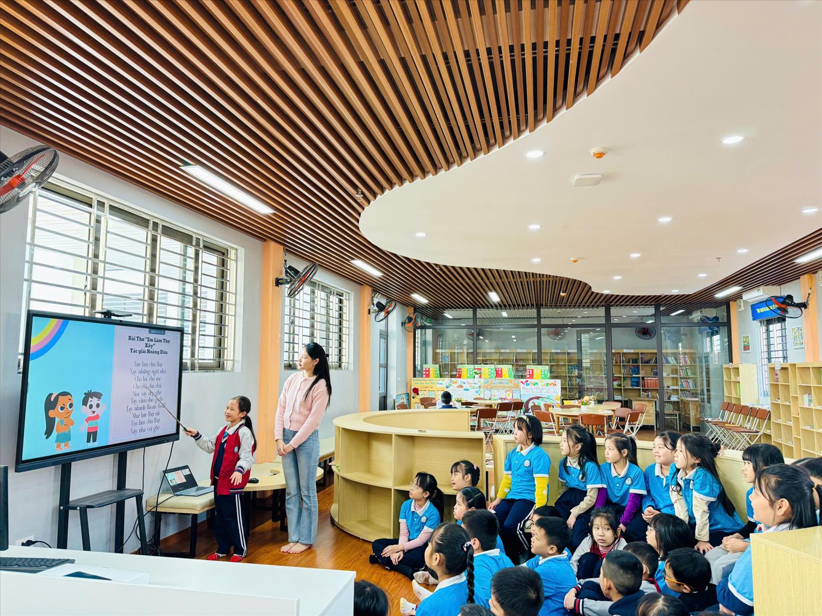 Học sinh khối 3 hào hứng với tiết đọc sách thư viện