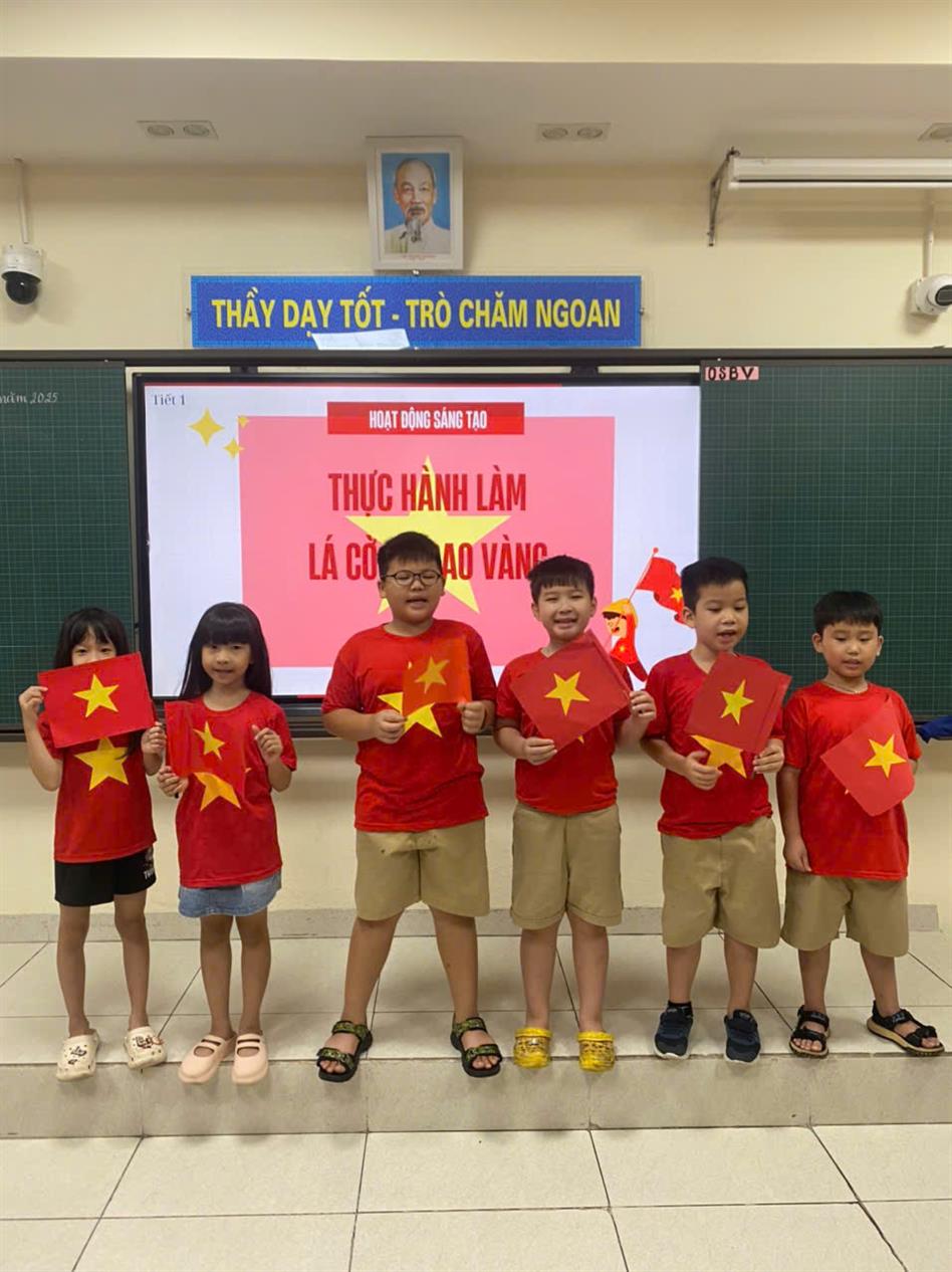 Học sinh lớp 3D trường Tiểu học Thủ Lệ sôi nổi với những hoạt động trải nghiệm bổ ích