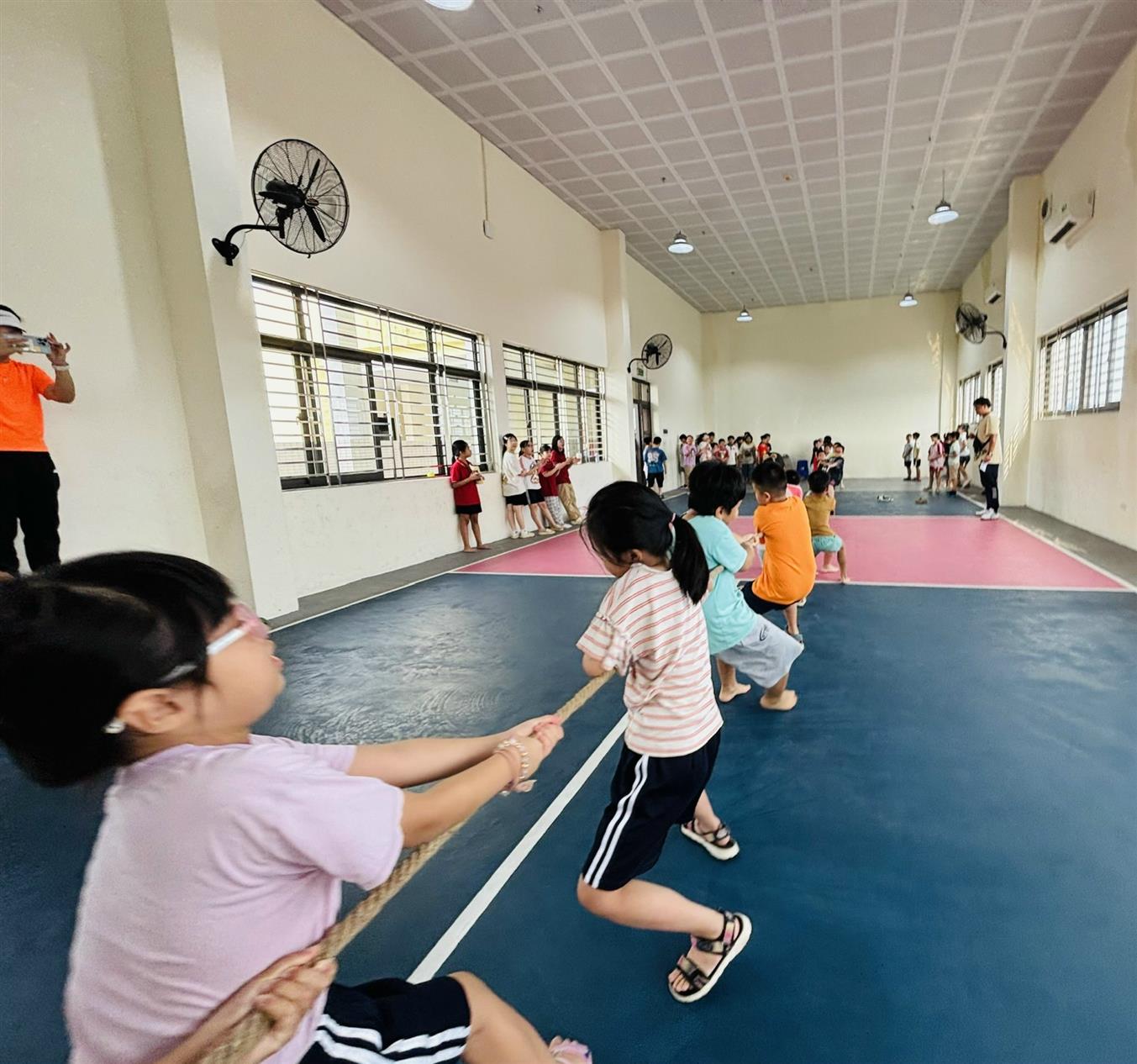 NHỮNG HOẠT ĐỘNG LÍ THÚ VÀ BỔ ÍCH CỦA CÁC CON HỌC SINH LỚP 4C TRƯỜNG TIỂU HỌC THỦ LỆ