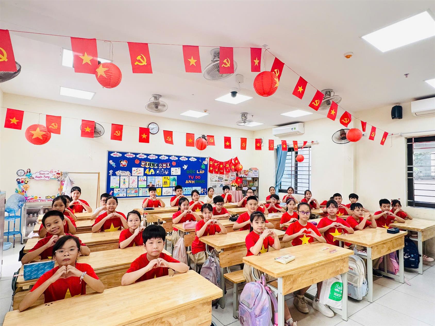 Sôi nổi với các hoạt động chào mừng 80 năm Quốc khánh 2/9 của học sinh khối 4