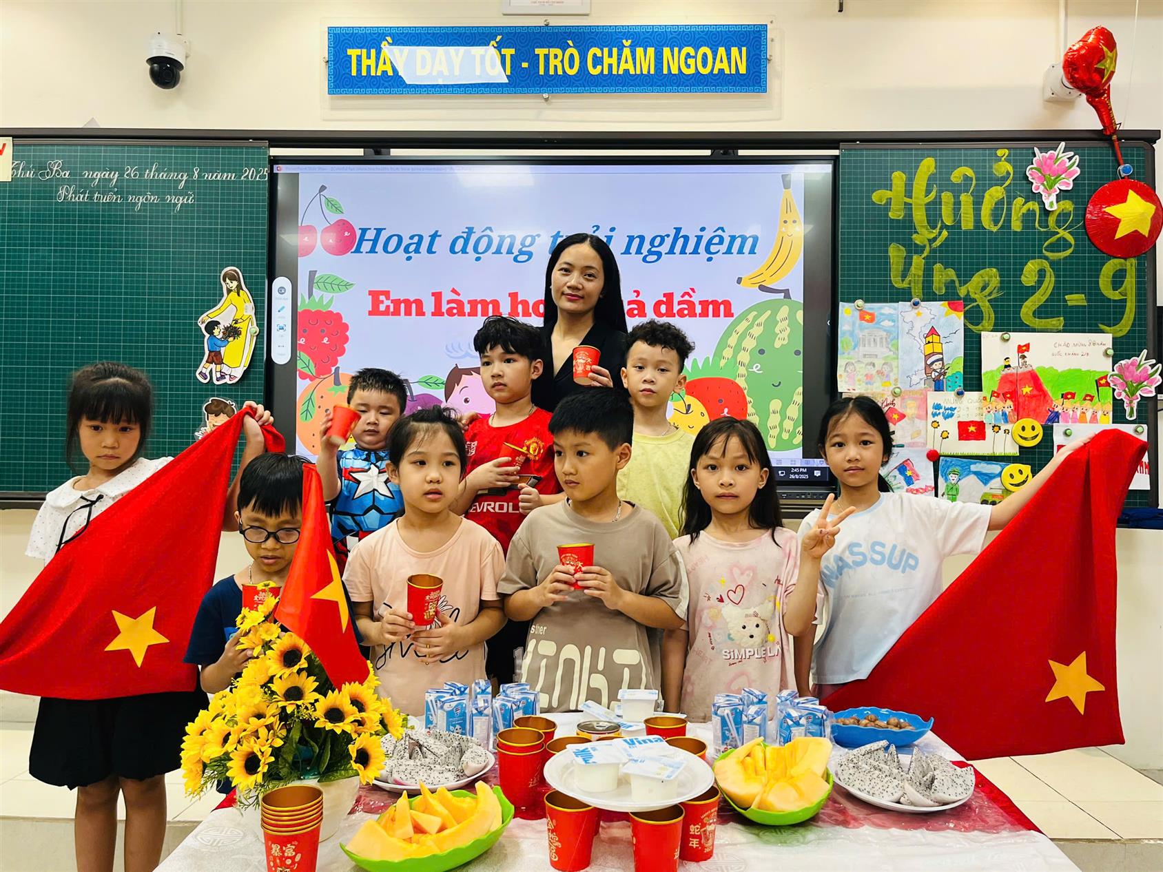 Các bạn học sinh lớp 2B tham gia Câu lạc bộ hè sôi động đầy ý nghĩa!