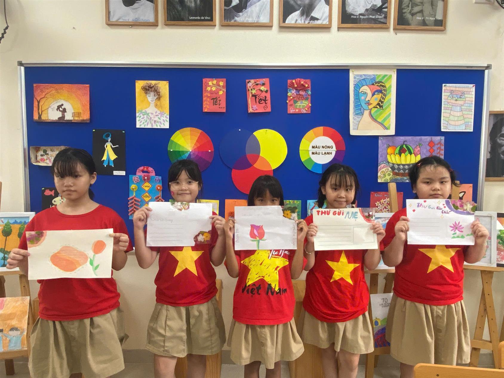 CLB MỸ THUẬT Trường Tiểu học Thủ Lệ tham gia các hoạt động sáng tạo và thú vị trong dịp hè.