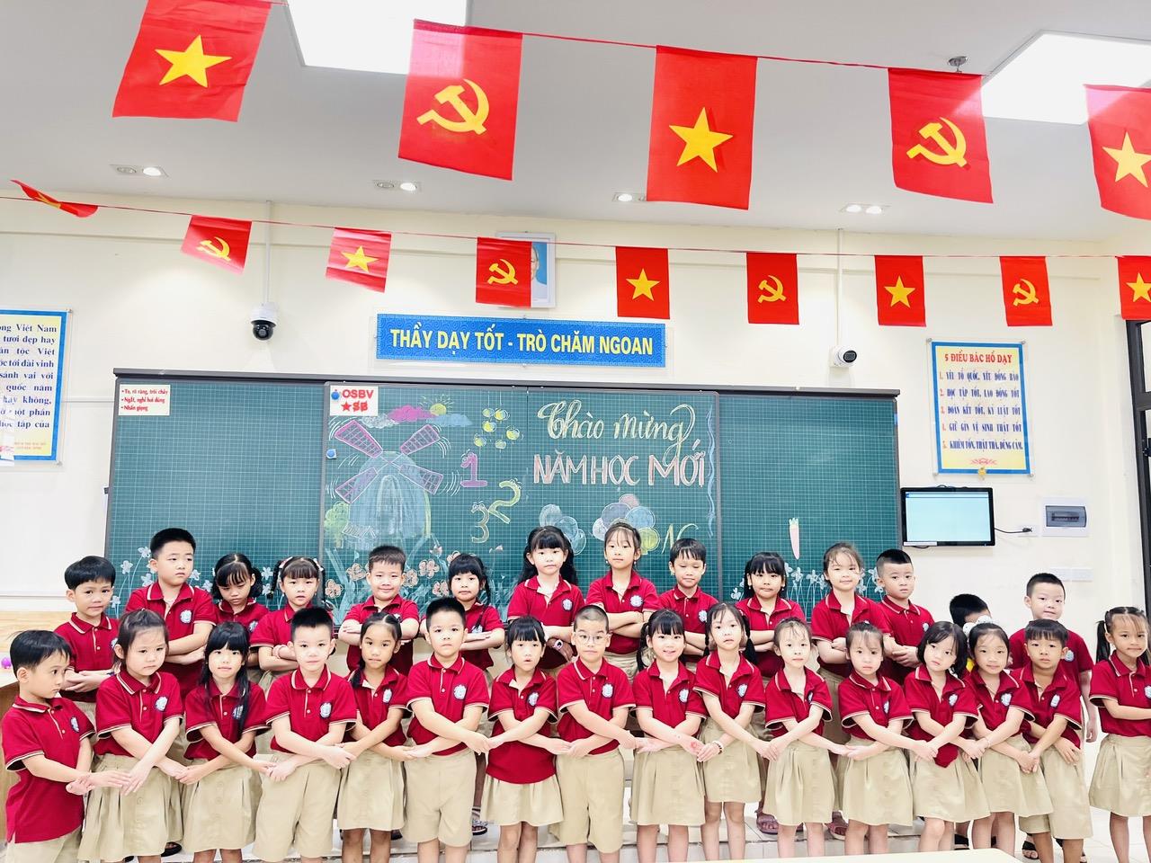 Học sinh lớp 1C hân hoan chào đón năm học mới