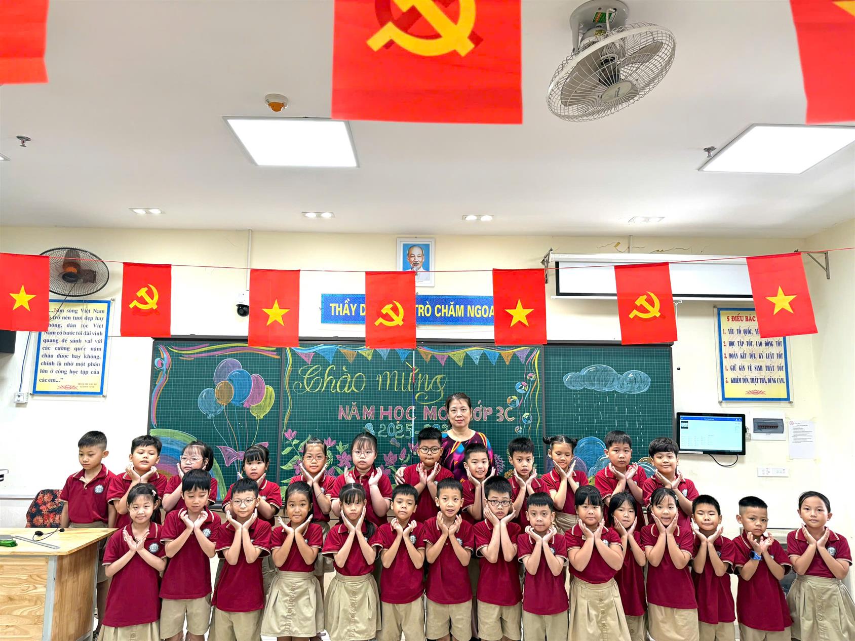 Rộn ràng ngày Khai giảng - Chào đón tập thể lớp 3C đến với một năm học mới