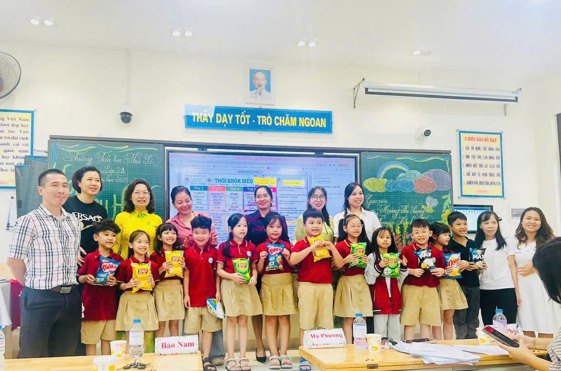 Kết nối yêu thương, đồng hành vì tương lai trẻ thơ - Buổi họp phụ huynh đầu năm của khối 2 Trường Tiểu học Thủ Lệ