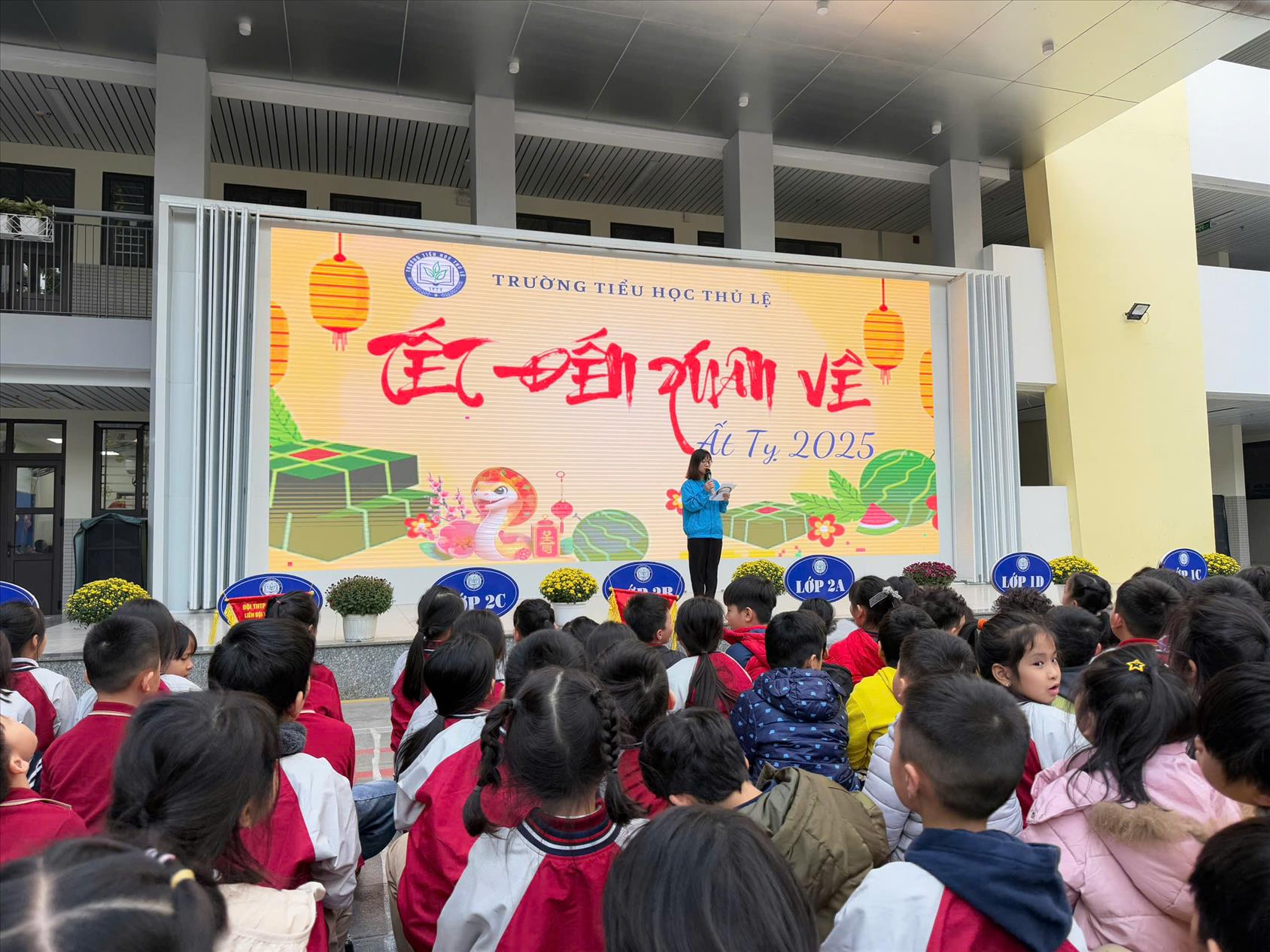 Cùng cô và trò trường Tiểu học Thủ Lệ tìm hiểu về ngày Tết cổ truyền Việt Nam.