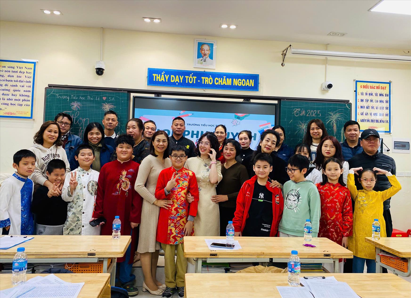 Buổi họp phụ huynh học kì I - Lớp 5A trường Tiểu học Thủ Lệ