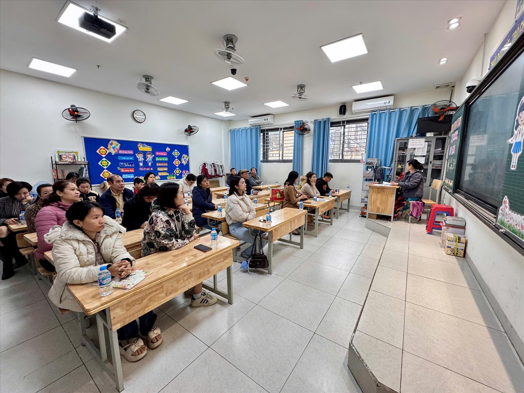 Họp phụ huynh sơ kết học kì I lớp 3A trường Tiểu học Thủ Lệ