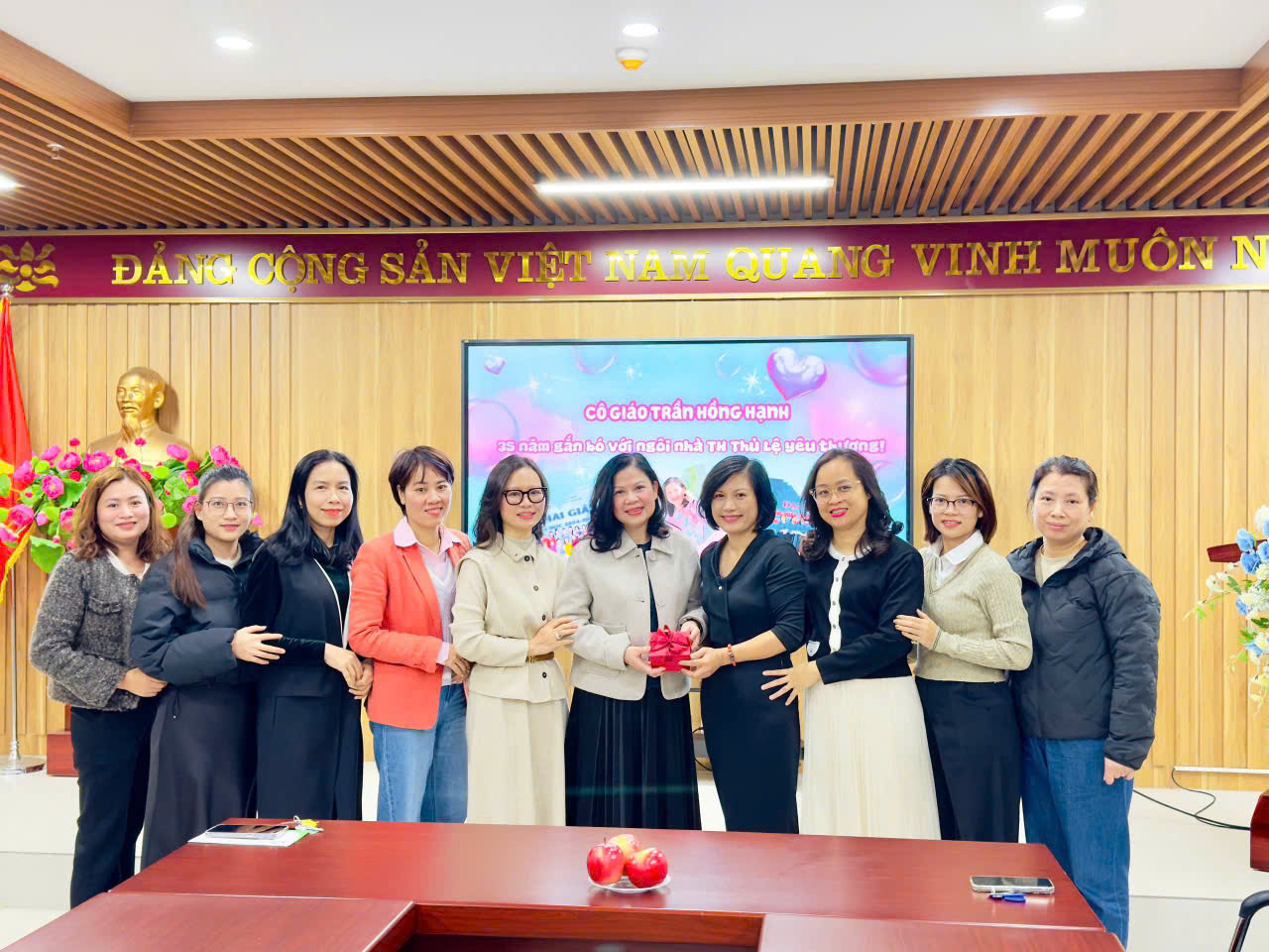 Cô giáo Trần Hồng Hạnh - người lái đò thầm lặng.