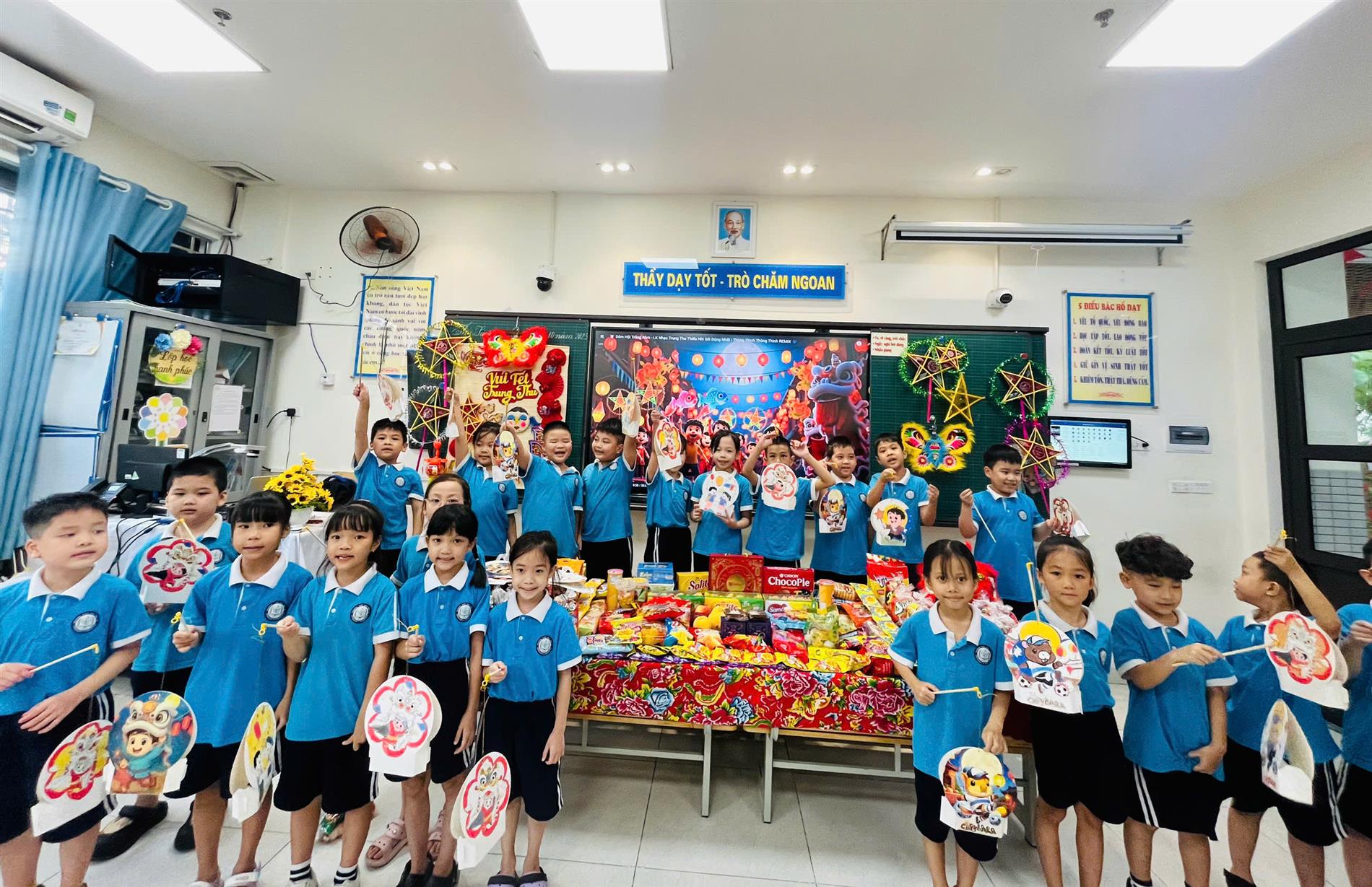 Trung Thu khối 2 Trường Tiểu học Thủ Lệ - Gắn kết, yêu thương