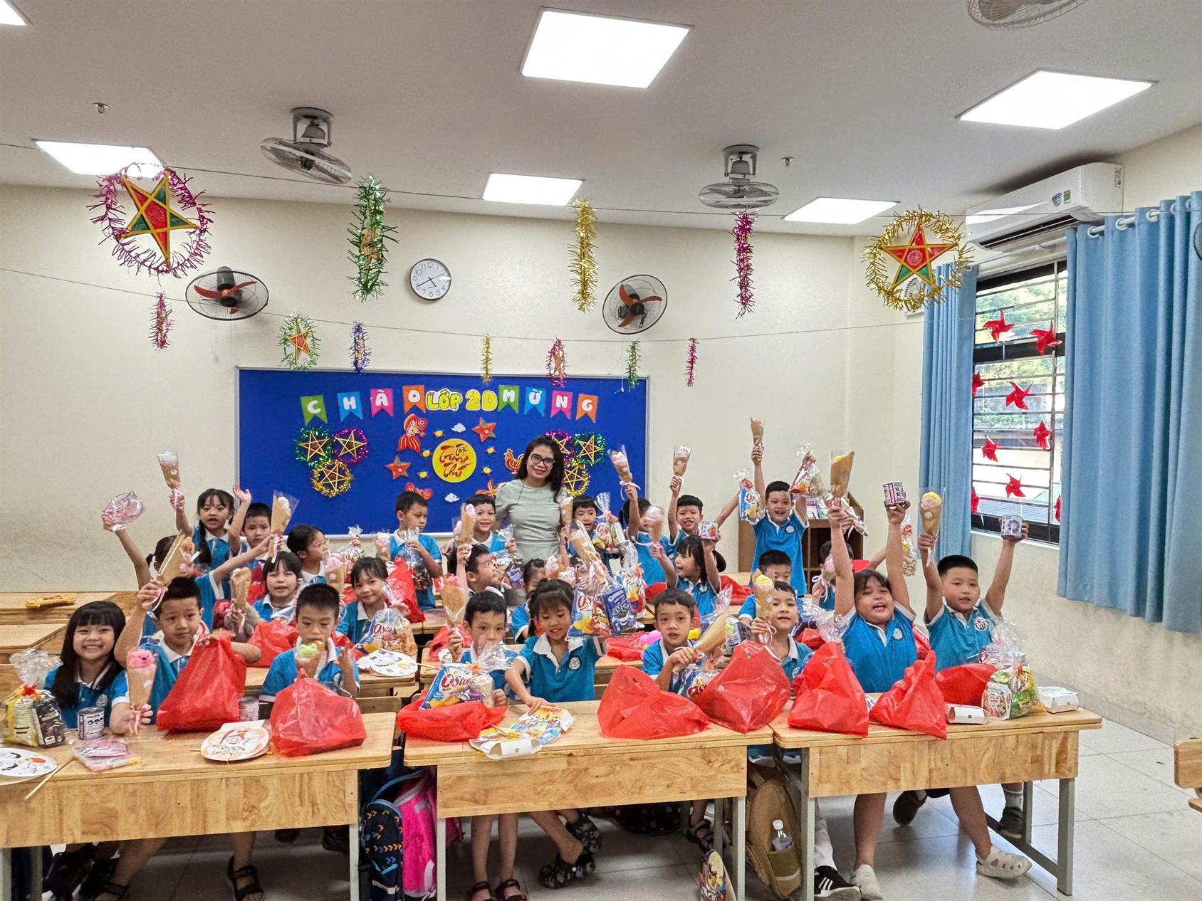 Tết Trung Thu Ấm Áp Của Các Bạn Nhỏ Lớp 2D