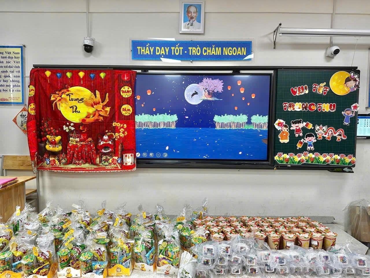 Rộn ràng Tết trung thu của các bạn học sinh khối 5 trường Tiểu học Thủ Lệ