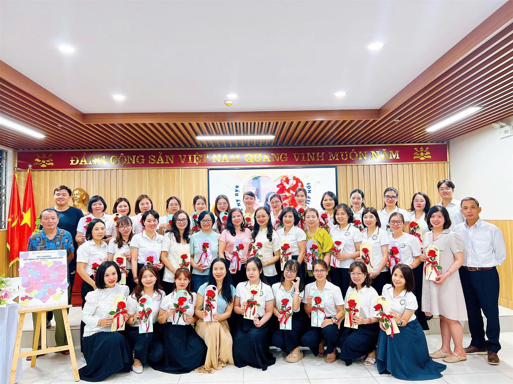 Tiểu học Thủ Lệ - Rạng rỡ sắc màu ngày Phụ nữ Việt Nam 20/10