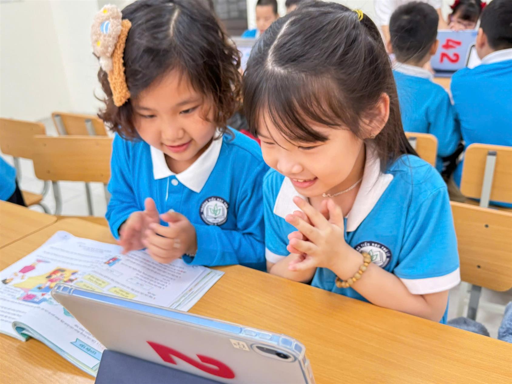 Tiết học Ipad bổ ích và thú vị của học sinh Khối 3 trườn Tiểu học Thủ Lệ