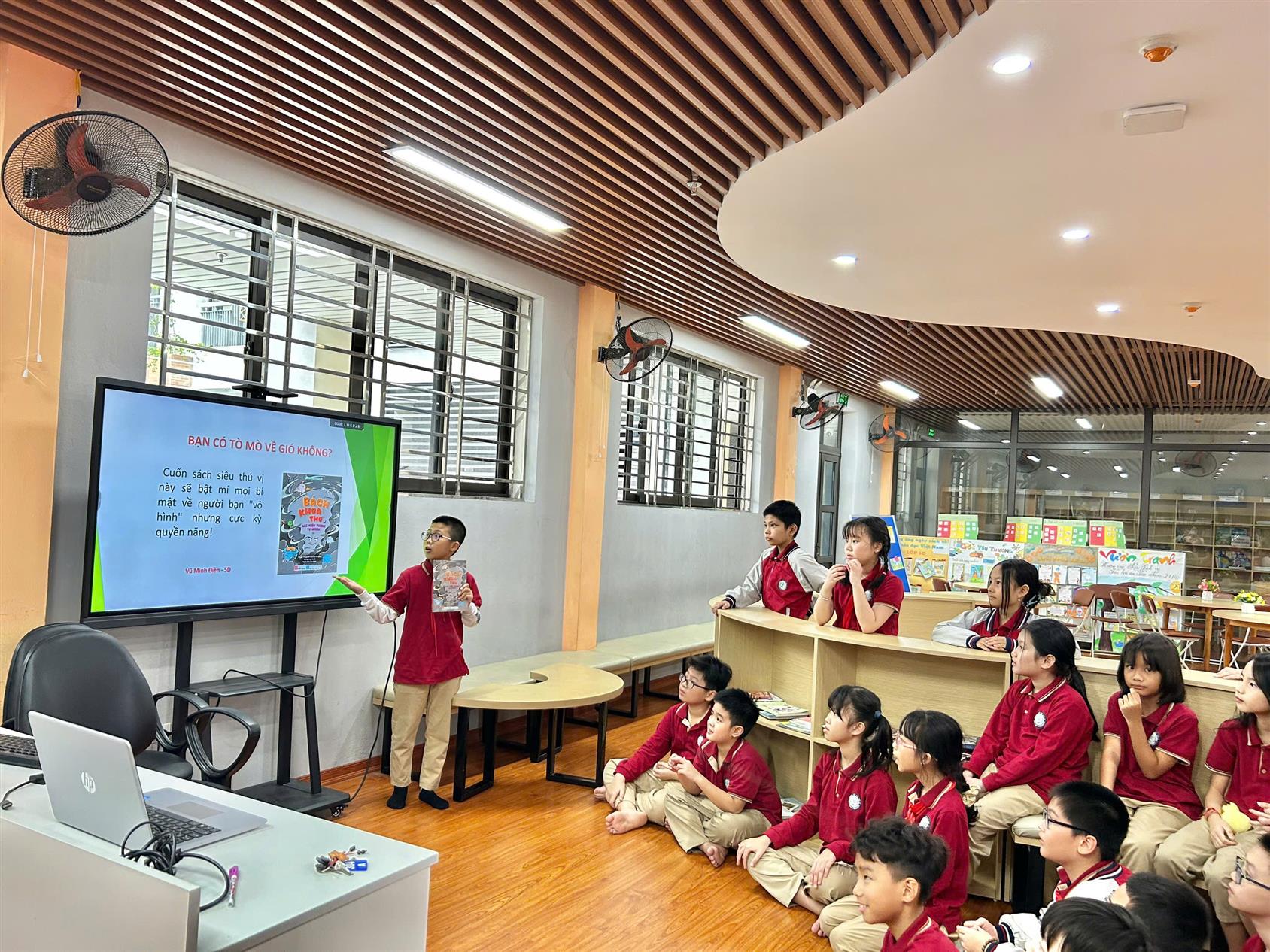 Tiết Đọc mở rộng thật thú vị với cô trò lớp 5D