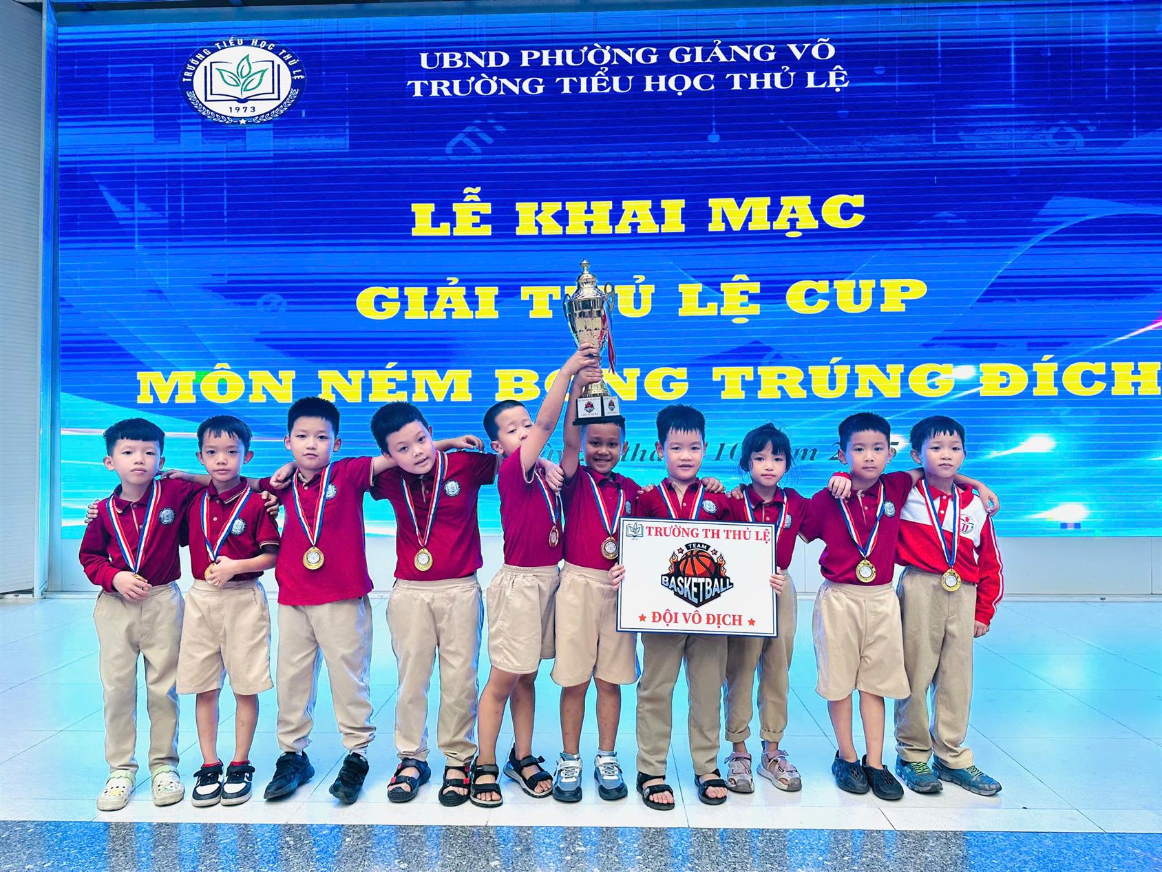 Học sinh khối 2 vui mừng, hào hứng tham gia Lễ khai mạc Giải Thủ Lệ cup môn Ném bóng trúng đích năm học 2025-2026