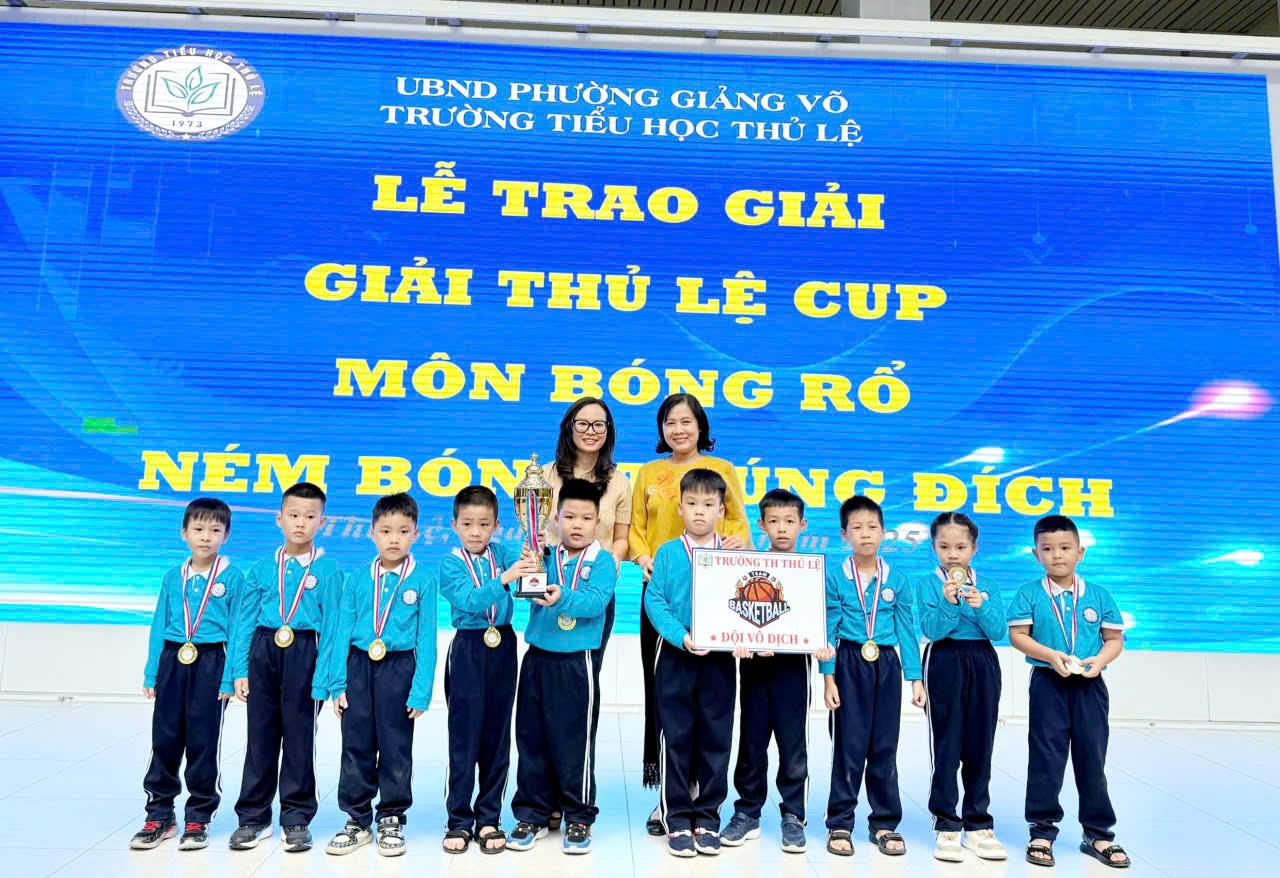 Lớp 1B tỏa sáng trong ngày hội thể thao “Giải Thủ Lệ Cup – Ném bóng trúng đích” năm học 2025 – 2026.