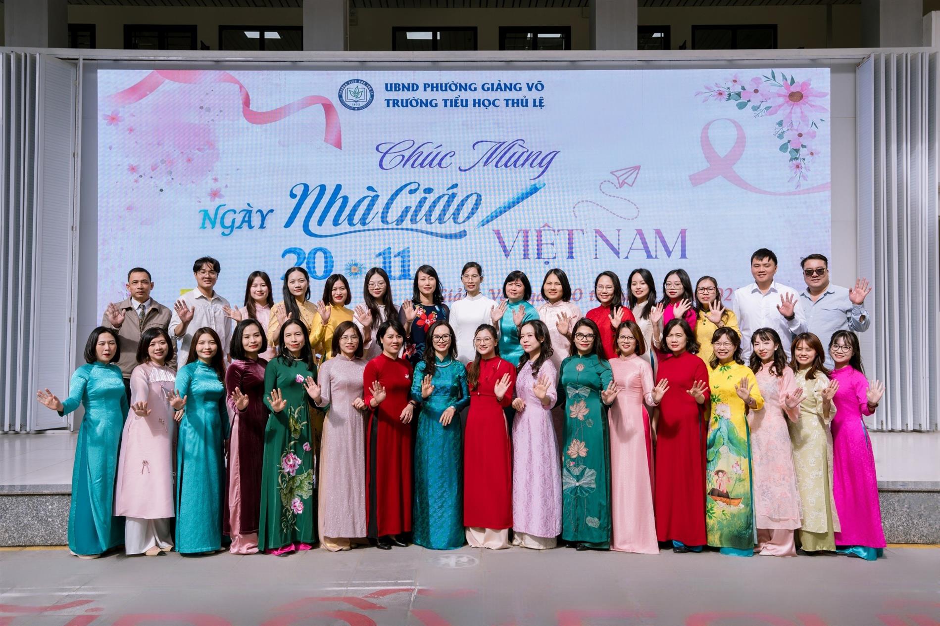 Trường Tiểu học Thủ Lệ tưng bừng tổ chức Lễ kỉ niệm chào mừng 43 năm ngày Nhà giáo Việt Nam 20/11/2025