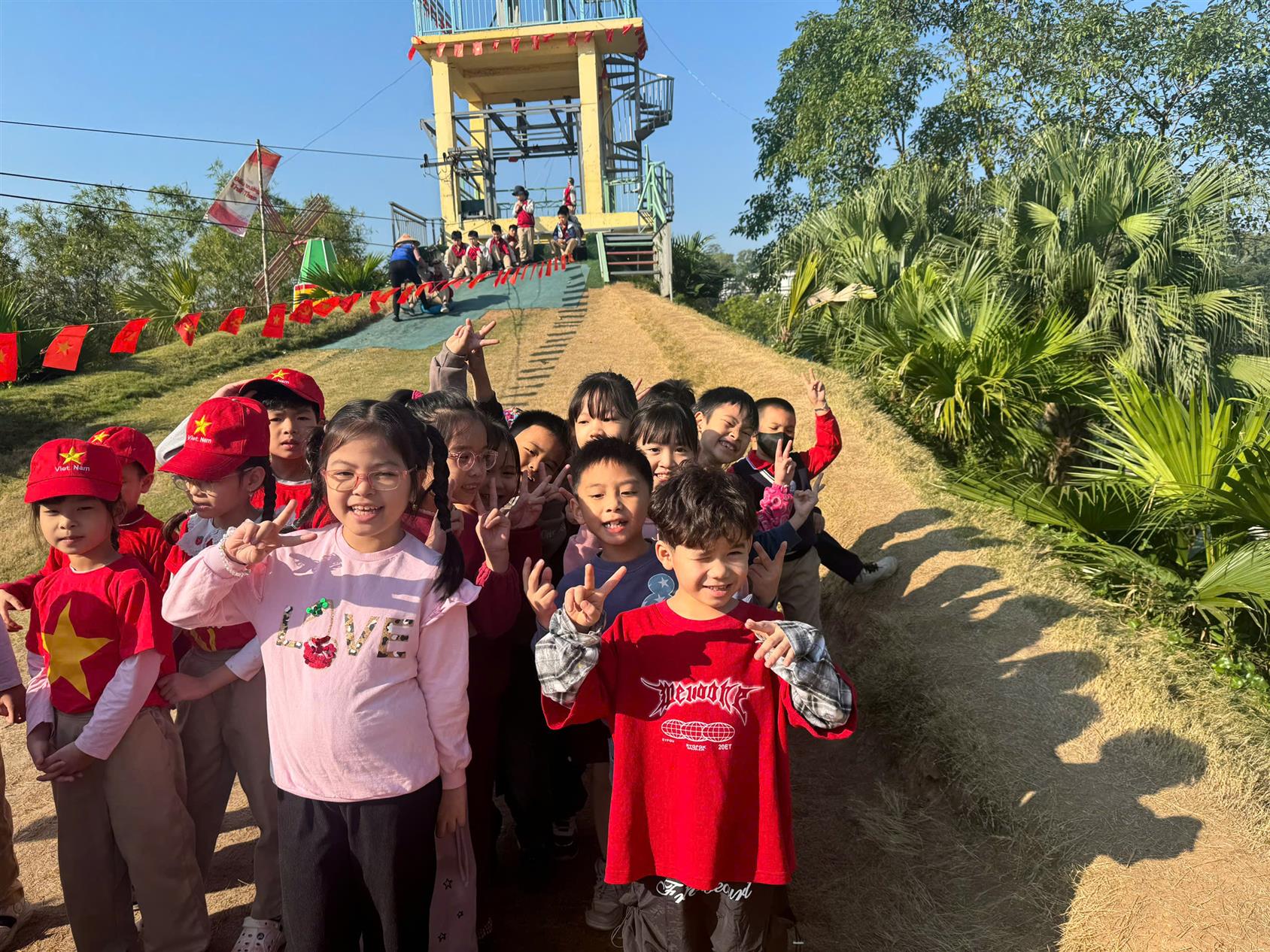 Hành trình trải nghiệm Làng Mô đầy hứng khởi của học sinh lớp 2C Trường Tiểu học Thủ Lệ