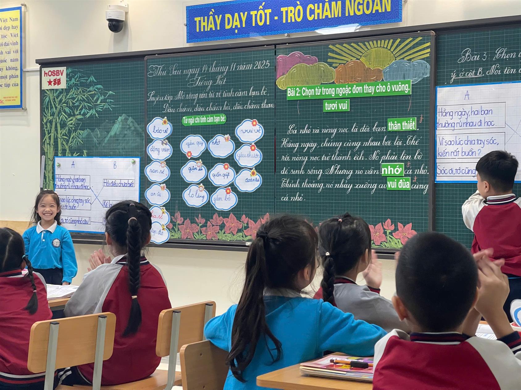 Giáo viên khối 2 trường Tiểu học Thủ Lệ tích cực tham gia Hội thi Giáo viên dạy giỏi cấp trường năm học 2025-2026