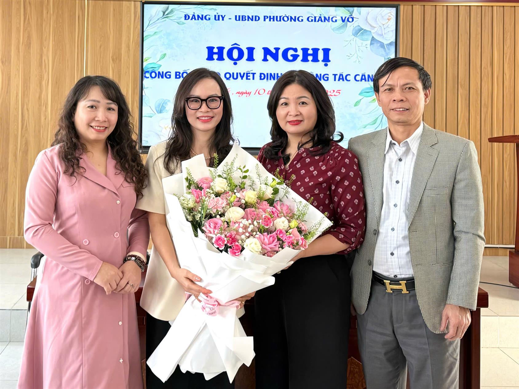 Thông báo về công tác cán bộ: Bổ nhiệm chức danh Hiệu trưởng Trường Tiểu học Thủ Lệ