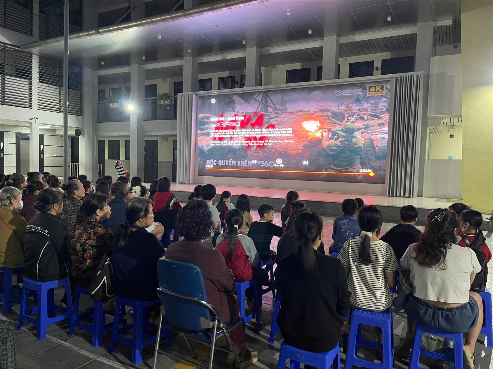 Chiếu phim "Mưa đỏ" - Buổi tối ý nghĩa lan tỏa giá trị lịch sử tại Trường Tiểu học Thủ Lệ