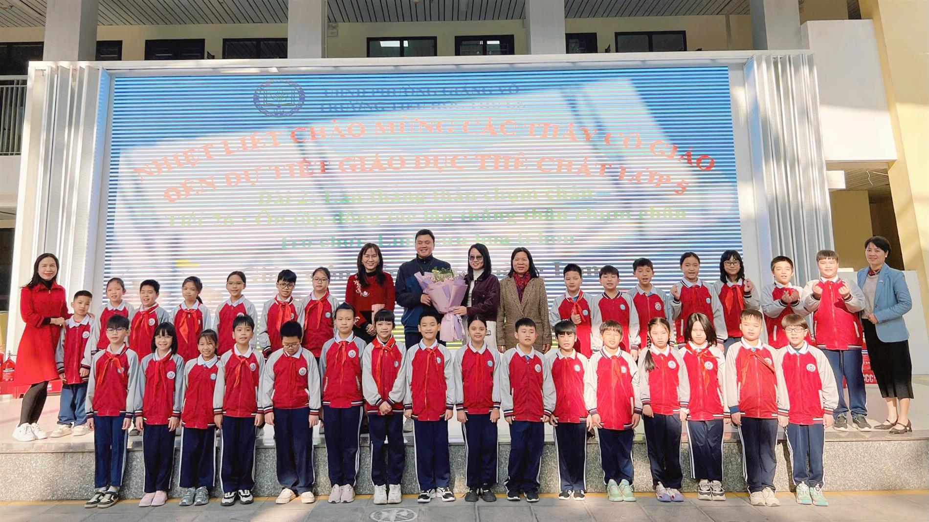 Khi giờ học Giáo dục thể chất trở thành nguồn cảm hứng – Tiết thi giáo viên dạy giỏi của thầy giáo Nguyễn Hoàng Long đã thành công rực rỡ