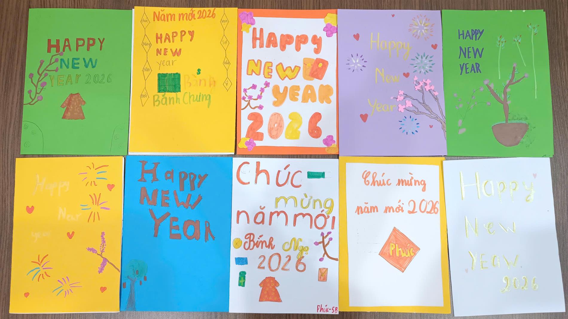 Rộn ràng không khí năm mới qua hoạt động làm thiệp của các bạn học sinh lớp 5B